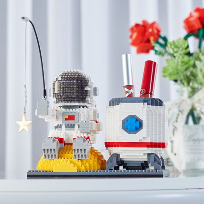 Astronaut On Moon Pen Holder Nano Building Blocks